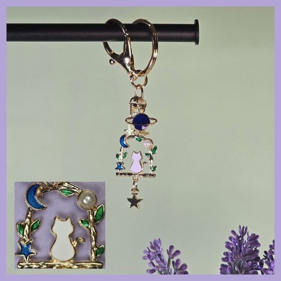 Cat Admiring the Starry Sky Keychain Gold Tone (NWOT)‎ - Picture 1 of 5